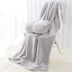 Serviette de bain Hilton Hotel Standard 80*160cm blanche, 800g, haute densité, double face, en coton éponge tricoté, 100% coton, logo personnalisé - Product Image 2