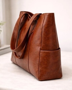Sac à main élégant en cuir pour femmes, de qualité supérieure, à porter en bandoulière ou sur l'épaule, idéal pour le bureau, les voyages et les occasions décontractées, disponible à un prix avantageux - Product Image 3