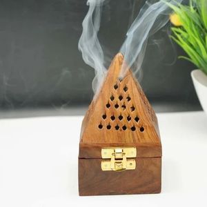 Brûleur d'encens Bakhoor en bois Heritage, célébrant l'artisanat authentique avec un profil élégant et une fonction de combustion constante - Product Image 2