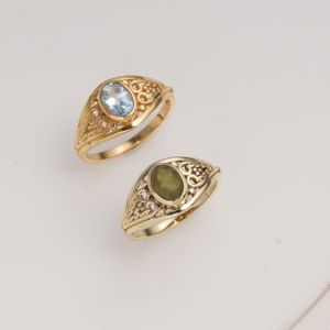 Anillo de latón electrochapado con topacio azul ovalado de 5*7mm, tamaño fijo, halo minimalista, diseño de paz, joyería hecha a mano con engaste de bisel. - Product Image 2