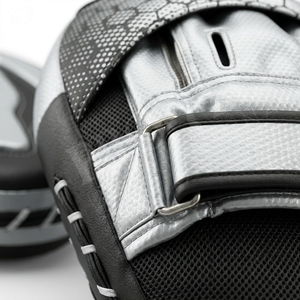 Equipo de Entrenamiento Resistente para MMA, Guantes de Boxeo Profesional, Manoplas de Enfoque con Espuma Absorbente de Impactos y Agarre Ergonómico - Product Image 4