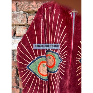 Chaqueta de Terciopelo Unisex Hecha a Mano con Bordado de Ojos, Abrigo de Terciopelo Suzani con Forro Interior de Algodón, Chaqueta de Invierno para Mujer - Product Image 1