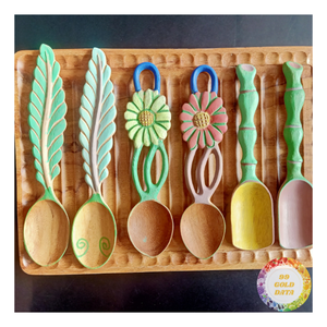 Cuillère en bois gravée avec un motif de croix celtique, cadeau de mariage personnalisé, cuillère artisanale avec une poignée en forme de fleur - Product Image 1