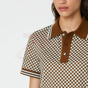 Polo à carreaux personnalisé en gros, manches courtes, motif géométrique marron et blanc, tissu tissé décontracté - Product Image 4