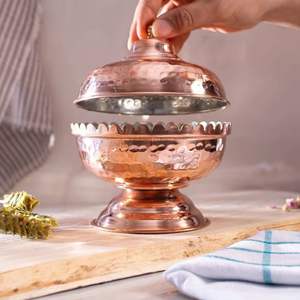 Casserole en cuivre martelé avec couvercle et poignées en laiton, ustensile de service de luxe pour la restauration hôtelière et les buffets - Product Image 3