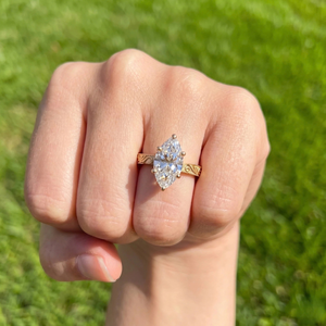 Bague de fiançailles solitaire en or 14 carats gravé avec un diamant de laboratoire CVD de taille marquise de luxe - Product Image 6