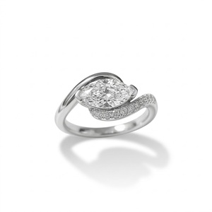Anillo de compromiso de plata de ley 925 con diamante cultivado en laboratorio de corte marquesa de 1 quilate total, certificado IGI, oro blanco de 14K, diseño East to West Bypass - Product Image 1