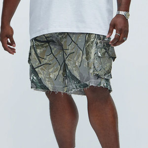 Shorts en jean pour hommes avec logo personnalisé, design embossé, chaîne et pierres imprimées, style streetwear. - Product Image 3