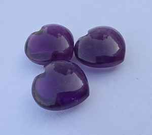 อเมทิสต์ธรรมชาติรูปหัวใจทรงบริโอเล็ตแบบคาโบชอง ขนาดมาตรฐาน ขายส่ง อัญมณีเม็ดเดี่ยว คริสตัลบำบัด - Product Image 6