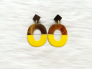 Pendientes de cuerno clásico religioso negro blanco marrón con perlas y diamantes para ropa de fiesta - Product Image 3