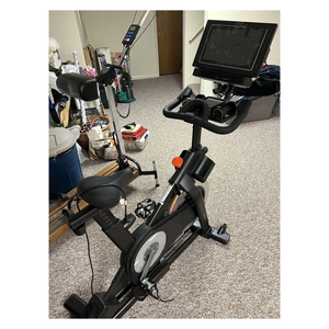 Meilleur prix pour le vélo de spinning commercial S22i Studio Cycle, vélo de cyclisme d'intérieur interactif avec résistance réglable. - Product Image 2