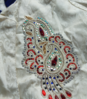 Patch en velours brodé à la main avec motif de carotte personnalisé pour chapeaux - Broderie artisanale 3D de luxe