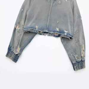 Manténgase a la vanguardia de la tendencia con nuestra elección de tops de mezclilla para mujer, de origen ético y fabricación sostenible, que son ecológicos. - Product Image 4