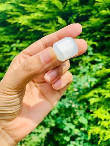 Pierres Roulées en Sélénite Naturelle Polie de Qualité Supérieure en Gros pour la Guérison, le Reiki, la Méditation, l'Artisanat et la Décoration - Product Image 2