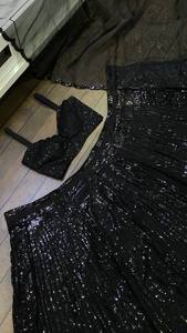 Robe de mariée noire en mousseline plissée à sequins, silhouette trapèze, manches longues, longueur ras du sol, tenue de mariée traditionnelle Lehenga Choli - Product Image 2