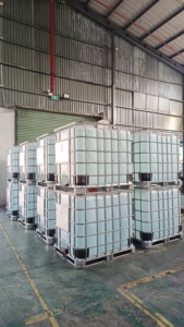 Contenedor IBC de 1000L, Azul, con Líquido Interior y Estructura Metálica, Marca BlueOne, Solución para el Tratamiento de Gases de Escape No Inflamables - Product Image 2