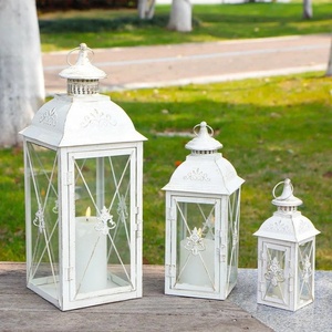 Colección de Faroles Marroquíes de Diseño con Marco de Metal Blanco Envejecido para Decoración Premium de Bodas, Jardines y Patios - Product Image 4