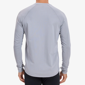 เสื้อแรชการ์ดแขนยาวผู้ชาย สีเทาอ่อน แห้งเร็ว ผลิตจากโพลีเอสเตอร์ เหมาะสำหรับว่ายน้ำ ซับเหงื่อ แห้งไว ใช้สำหรับออกกำลังกาย วิ่ง และเล่นกีฬา ป้องกันรังสียูวี - Product Image 2