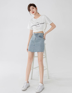 Mini-jupes tendance en gros pour femmes, style urbain sexy, en jean plissé respirant, taille décontractée, avec bouton et ceinture - Product Image 3