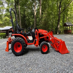 Tracteur Kubota B2601 moderne offrant une conception compacte, des performances utilitaires robustes, une maniabilité aisée et un fonctionnement fiable. - Product Image 3
