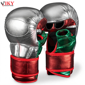 ถุงมือ MMA สำหรับฝึกซ้อมและต่อสู้ แบบเปิดฝ่ามือ ทำจากหนังสังเคราะห์สีเงิน แดง และเขียว พร้อมโลโก้สั่งทำขายส่ง - Product Image 1