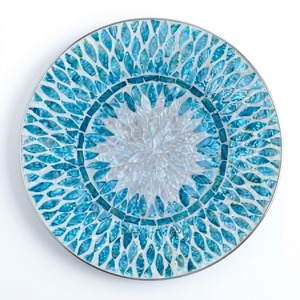 Assiette de présentation ronde fantaisie en nacre incrustée, mosaïque artisanale de coquillages, pour la décoration de table de mariage et la restauration fine - Product Image 1
