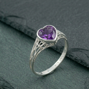 Bague en argent sterling 925 avec améthyste en forme de cœur, pierre précieuse violette sertie clos, bijoux raffinés pour mariage, fête ou cadeau - Product Image 1
