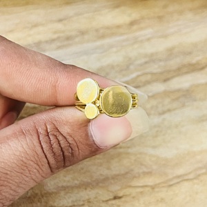 Bague géométrique minimaliste très tendance en laiton plaqué or 18 carats pour femme, motif cercles multiples empilables, vente en gros - Product Image 2