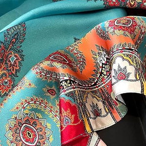 Nouvel arrivage : Foulard carré 100 % pure soie de mûrier 27''x27'' pour femme (pour la tête ou le cou) - Product Image 3