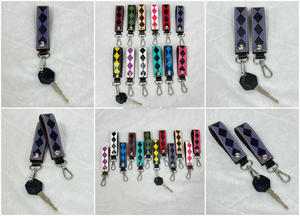 พวงกุญแจหนังวัวลายตารางเก๋ไก๋รุ่นใหม่ปี 2026 พร้อมตัวล็อคโลหะ ดีไซน์เก๋  สามารถสลักชื่อได้ เหมาะสำหรับผู้ชายและผู้หญิง - Product Image 3