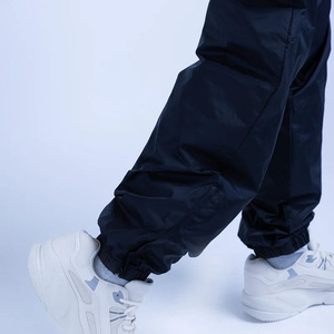 Ensemble de survêtement coupe-vent en polyester respirant avec logo personnalisé – Veste et pantalon de sport pour hommes et femmes – Idéal pour la gym et les voyages - Product Image 6