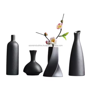 Jardinière en métal tendance pour la décoration de la maison Design métallique Vase à fleurs personnalisé Petit vase unique par Azora industries - Product Image 1