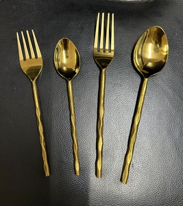 Juego de Cubiertos de Acero Inoxidable Chapado en Oro de Lujo Unicorn Handicrafts, Cuchara, Tenedor y Cuchillo de Primera Calidad, Aptos para Lavavajillas, Mango Largo - Product Image 1
