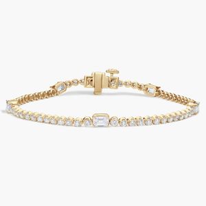 Bracelet tennis en diamants avec 3 carats de diamants de laboratoire taille émeraude et taille ronde en or jaune - Product Image 6