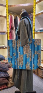 Bolsa de Mano Reutilizable Ecológica de Algodón Acolchado con Estampado Animal, Bolsillos Interiores, Personalizable, Lavable, Tamaño Grande para Viajes y Playa - Product Image 4