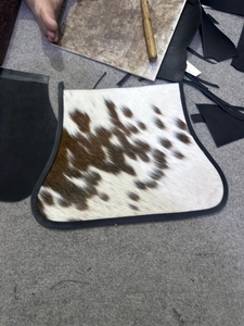 กระเป๋าหนังวัวสำหรับมอเตอร์ไซค์แบบสั่งทำพิเศษ ผลิตกระเป๋าข้างทรงกล้วย หนังแท้กันน้ำ สายสะพายปรับได้ถอดออกได้ - Product Image 6