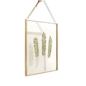 Marco de Fotos Rectangular Vintage Hecho a Mano de Latón y Vidrio para Exhibir Flores Prensadas, Perfecto para Ocasiones Especiales - Product Image 1