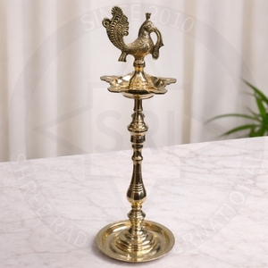 Lampe à huile en laiton antique, motif paon, Kuthu Vilakku, artisanale, traditionnelle, multi-pièces, support de Diya au sol pour usage dans les temples - Product Image 4