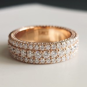 Anillo de banda de lujo de plata de ley 925 con diamantes cultivados en laboratorio de corte radiante, claridad VVS-VS, color DEF, con pavé de varias filas, para boda, de eternidad completa. - Product Image 6