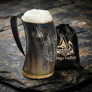 Mug à bière en corne de bœuf polie, écologique et haut de gamme, avec couvercle anti-fuite, isolation sous vide, motifs runiques vikings, compatible lave-vaisselle - Product Image 3