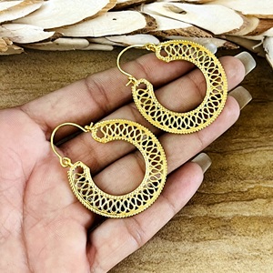 Pendientes Boho de Diseño Único, Joyería Tribal de Latón para Mujer, Pendientes de Aro Geométricos en Espiral Chapados en Oro de 18k para Venta al por Mayor/OEM/ODM - Product Image 4