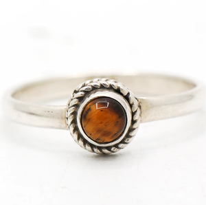 Bague minimaliste artisanale en argent sterling 925 massif Memoria Jewels avec pierre naturelle œil de tigre sertie clos, bijoux de mariage et de fête - Product Image 5