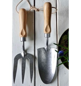 Ensemble d'outils de jardinage en acier inoxydable de qualité supérieure avec manche en bois, pelle à main, fourche, râteau, kit de cultivateur - Product Image 1
