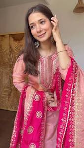 ชุดสัลวาร์ คามีซปักลายสีชมพูพร้อมผ้าคลุมไหล่สำหรับผู้หญิง – เสื้อคุर्ติผ้าฝ้ายแบบดั้งเดิมและกางเกงปาลาซโซ่ ชุดลำลองจากอินเดีย - Product Image 3