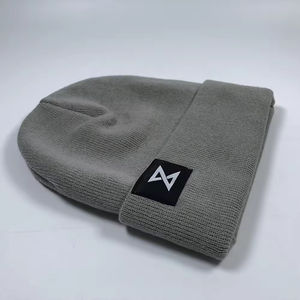 Bonnets d'hiver tricotés de haute qualité, bonnets unis promotionnels avec logo personnalisé, bonnets entièrement personnalisables pour hommes - Product Image 4
