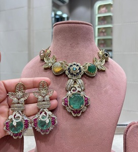 Magnifique ensemble collier et boucles d'oreilles en laiton plaqué or de qualité supérieure avec moissanite pour femme, collection pour mariage et soirée - Product Image 2