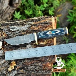 Couteau de camping et de survie en acier Damas fait main, avec lame personnalisée, pour le camping et les activités de plein air, couteau de survie avec étui en cuir gratuit - Product Image 2