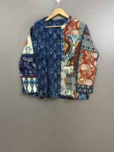 เสื้อแจ็คเก็ตผ้าฝ้ายสำหรับผู้หญิงแบบควิลท์ลายปะติดปะต่อสำหรับฤดูหนาว ปิดกระดุมด้านหน้า มีโลโก้ กันน้ำ ใส่ได้สองด้าน แขนยาว พิมพ์ลายดอกไม้ - Product Image 4