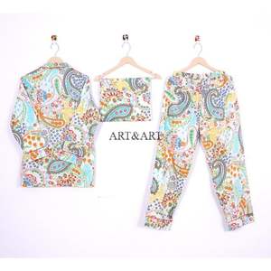 ชุดนอนผ้าฝ้ายสำหรับผู้หญิง ชุดนอนกระดุมติด ผ้าเนื้อนุ่ม ระบายอากาศได้ดี ชุดนอนแขนยาว ชุดลำลองสำหรับฤดูร้อนและฤดูใบไม้ร่วง ทำด้วยมือ - Product Image 4