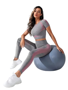 Ensemble de yoga de qualité supérieure, tenue de sport sans couture à taille haute, extensible et respirante pour femmes - Product Image 4